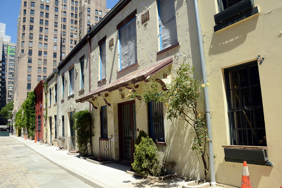 19-1 Washington Mews Runs Between University Place and Fifth Avenue New York Greenwich Village